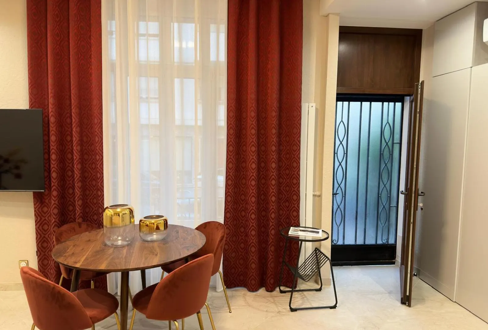 Extraordinaire Grand Studio Au Centre 6 Minutes A Pied De La Plage Et L'Hotel Negresco Nice France