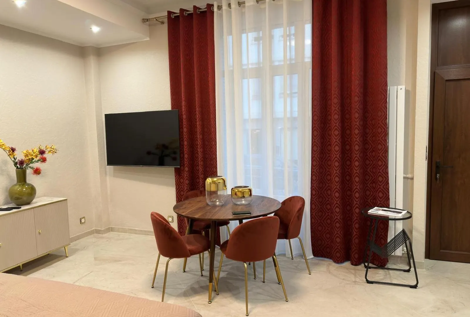 Apartment Extraordinaire Grand Studio Au Centre 6 Minutes A Pied De La Plage Et L'Hotel Negresco Nice France