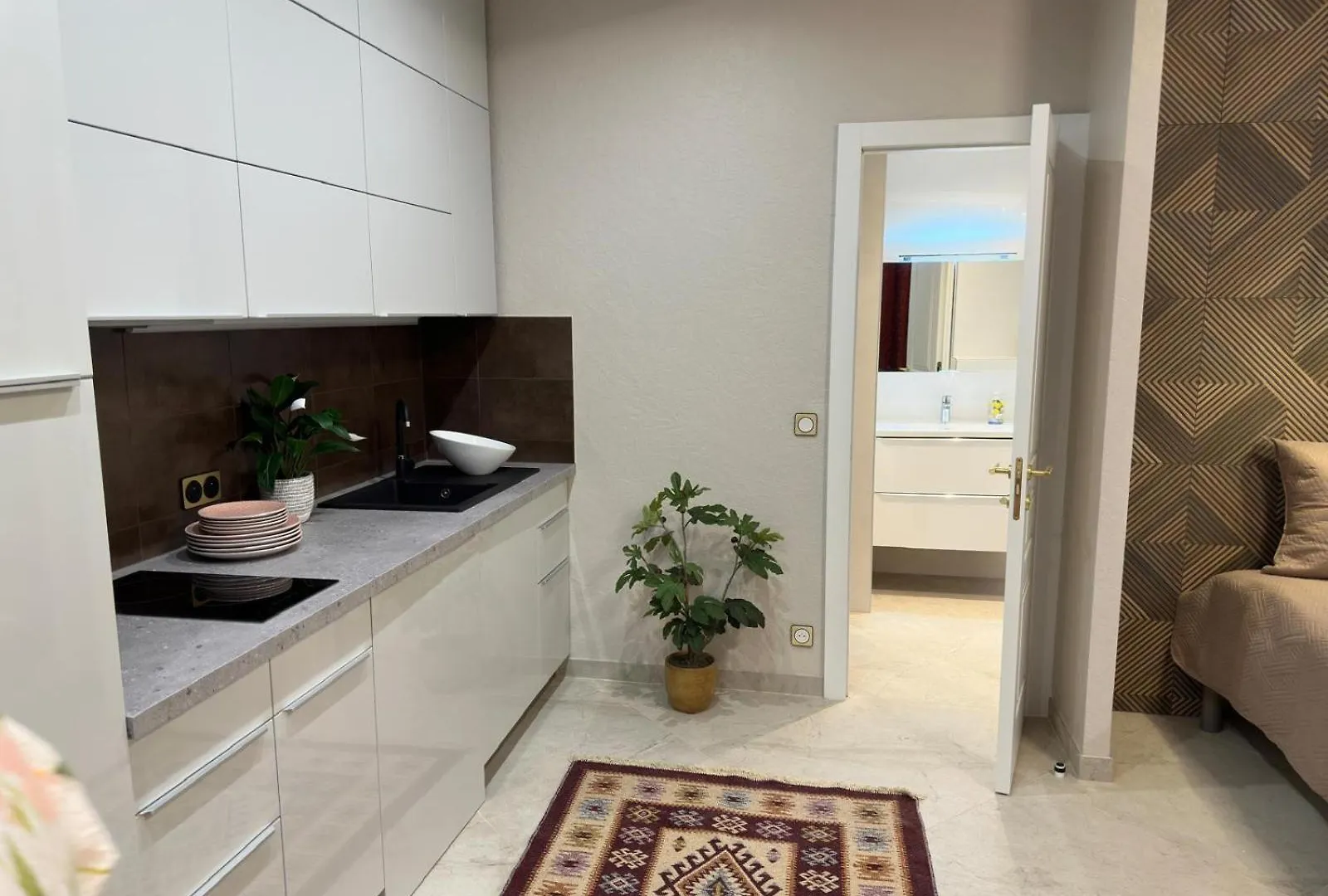Extraordinaire Grand Studio Au Centre 6 Minutes A Pied De La Plage Et L'Hotel Negresco Nice France