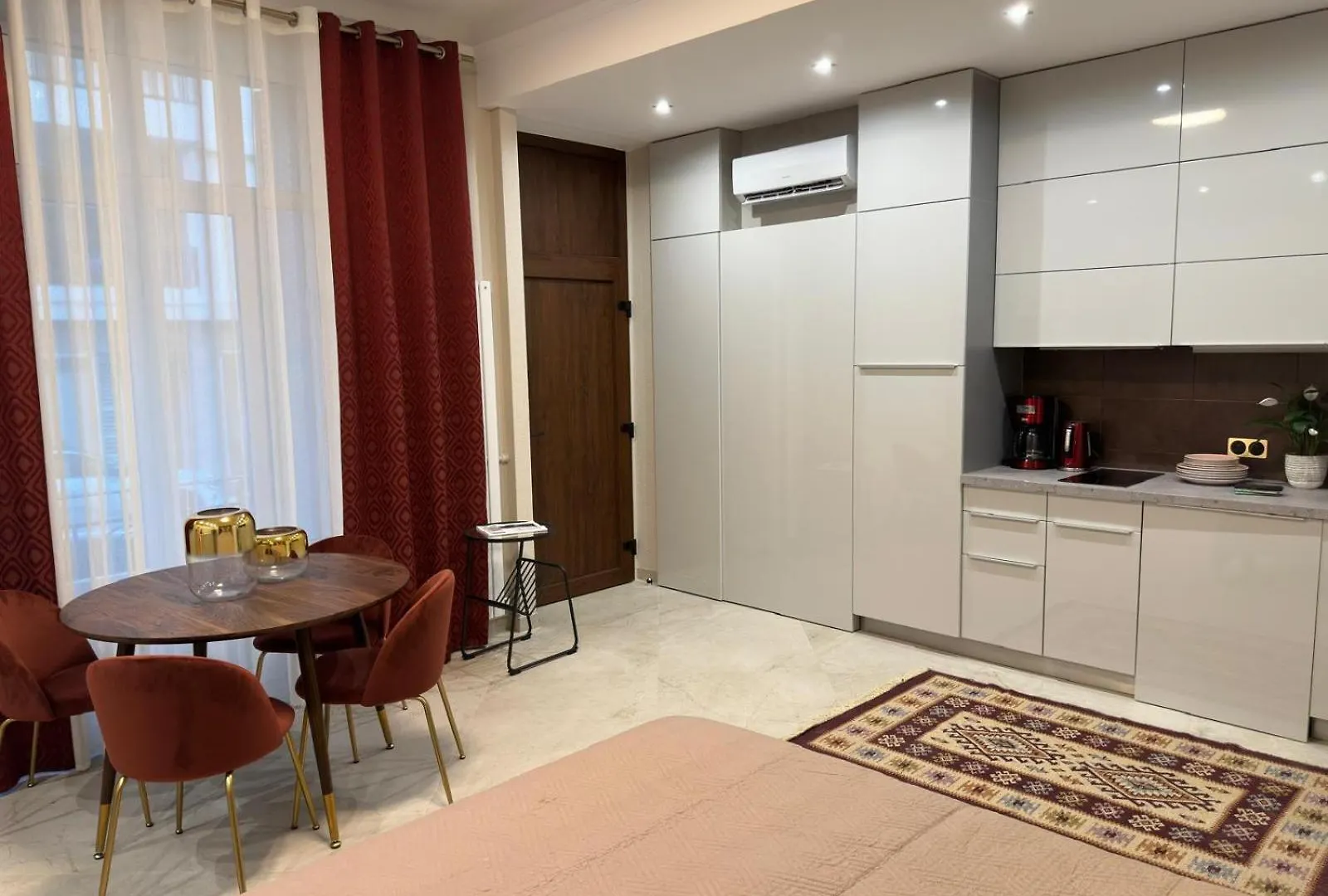 Extraordinaire Grand Studio Au Centre 6 Minutes A Pied De La Plage Et L'Hotel Negresco Nice